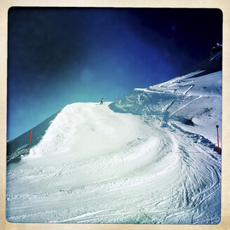 Skifahrer auf der Piste, Arosa, Graubünden, Schweiz - DRF000540