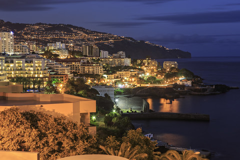 Portugal, Madeira, Funchal bei Nacht, lizenzfreies Stockfoto