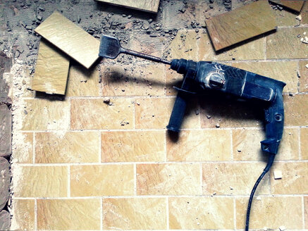 Impact drill floor tiles bathrooms, Germany - ALF000132