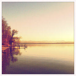 Blick auf die Alpen, Starnberger See bei Ambach, Bayern, Deutschland - GSF000761