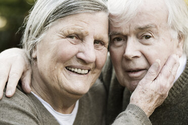 Portrait of smiling senior couple head to head - JATF000716