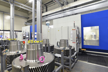 Deutschland, Produktion von Windturbinen, Getriebekomponenten in der Produktionsstätte - SCH000122