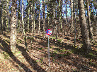 stopping restriction, forest, Bavaria, Germany - GSF000771