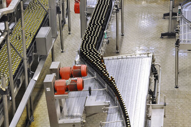 Germany, Bottling system in brewery - SCH000133