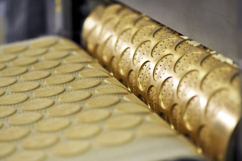 Deutschland, Lebensmittelindustrie, Keksherstellung in der Großbäckerei, lizenzfreies Stockfoto