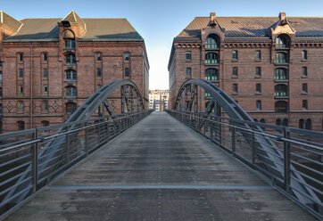 Deutschland, Hamburg, Speicherstadt, Kibbelsteg - RJF000022