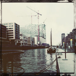 Traditionsschiffhafen Sandtorhafen und Elbphilharmonie, HafenCity, Hamburg, Deutschland - MSF003415