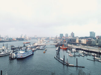 View of Lower Harbor, ueberseebruecke and the Elbe, Hamburg, Germany - MSF003412