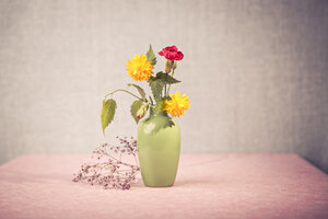 Eustoma, Rose und göttliche Blumen in der Vase - VTF000141