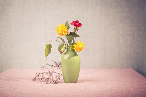 Eustoma, Rose and divine flowers in the vase - VTF000141