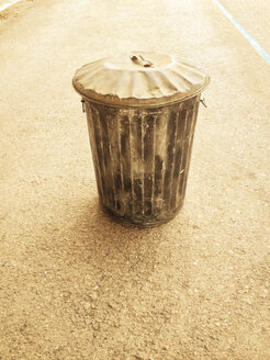 metal trash bin, Berlin, Germany - FBF000260