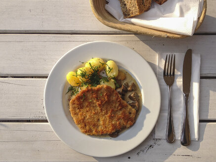 cutlet with mushrooms, white wooden table, Berlin, Germany - FBF000250