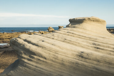 Australia, Seal Rocks, view to outwashed rocks at beach - FBF000283