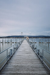 Deutschland, Baden-Württemberg, Bodensee, Iznang, Steg - ELF000901