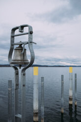 Deutschland, Baden-Württemberg, Landkreis Konstanz, Iznang, Hafen, Glocke - ELF000904