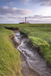 Deutschland, Schleswig-Holstein, Nordseeküste, Blick auf den Leuchtturm Westerheversand - RJF000018