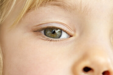 Eye of little girl, close-up - JFEF000277