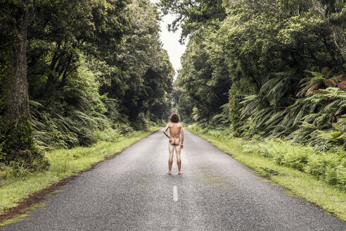 New Zealand, Haast Highway, Rear view of nude man - WV000470