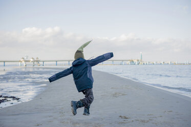 Germany, Mecklenburg-Western Pomerania, Ruegen, Boy playing at beach - MJF000893