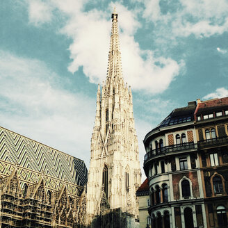 Turmspitze des Stephansdoms in Wien, Niederösterreich, Österreich - MSF003451