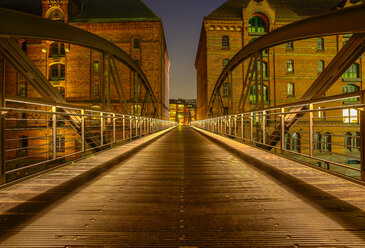 Germany, Hamburg, Kibbelsteg by night - TI000030