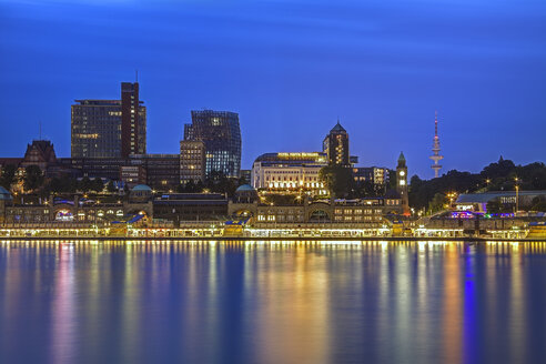 Germany, Hamburg, View to Landungsbruecken in the evening - TI000035