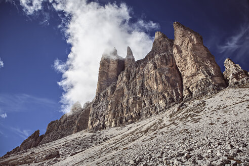 Italien, Dolomiten, Wolken bei den Drei Zinnen (Tre Cime di Lavaredo) - VTF000161