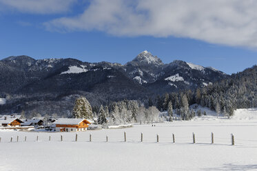 Germany, Upper Bavaria, winter at the Wendelstein, Geitau in the Leitzach valley near Bayerischzell - LB000641