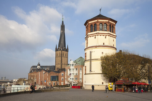 Deutschland, Nordrhein-Westfalen, Düsseldorf, Burgplatz, Burgturm, Schifffahrtsmuseum, Lambertuskirche - WIF000480