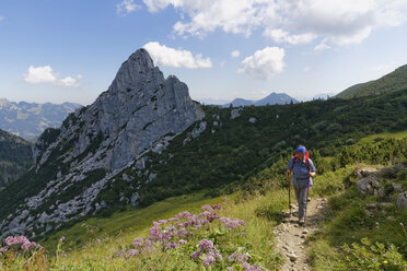 Germany, Bavaria, Mangfall Mountains, Hiker at Ruchenkoepfe near Bayrischzell - SIEF005160