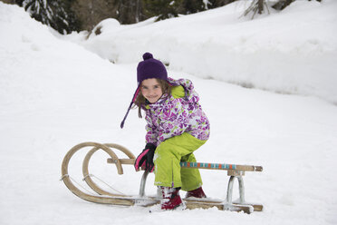 Austria, Carinthia, Gmuend, smiling little girl with sledge - YFF000068