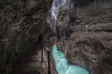 Deutschland, Bayern, Werdenfelser Land, Partnachschlucht bei Garmisch-Partenkirchen - RJF000028