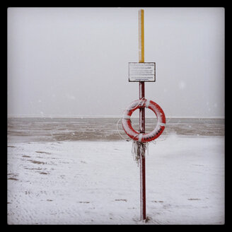 Rettungsring am Strand von Langeoog, Niedersachsen, Deutschland - EVGF000414