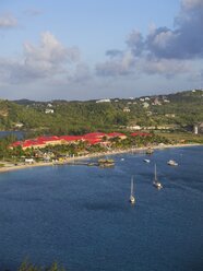 Karibik, St. Lucia, Blick über die Rodney Bay auf das Resort Sandals - AM001893