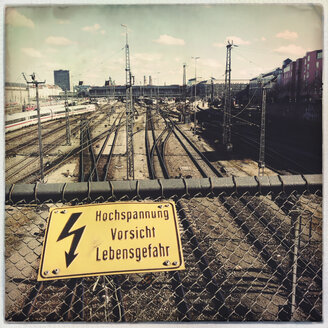 Warnschild, Hauptbahnhof, München, Bayern, Deutschland - GSF000824