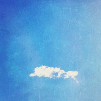 eine Smartphone-Aufnahme einer gemalten Wolke auf einer blauen Wand - GSF000828