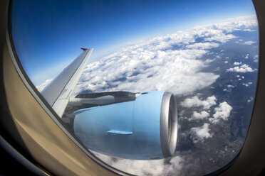 Blick aus dem Flugzeugfenster - EJWF000346