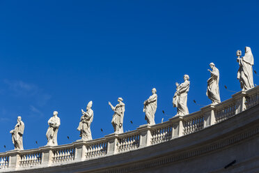 Italy, Rome, Figures of saints at St. Peter's Basilica - EJWF000362