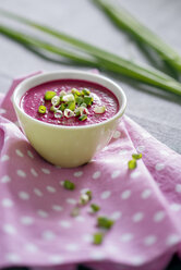 Kalte Rote-Bete-Suppe mit Frühlingszwiebeln - BR000125