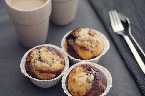 Marble muffins on dark table - BR000136