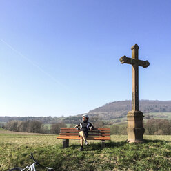 Mountainbiker girl, High Black Forest, Baden Wuerttemberg, Germany - DRF000575