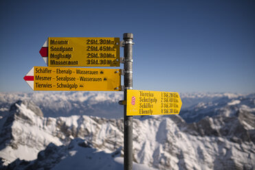 Schweiz, Kanton Appenzell Ausserrhoden, Wegweiser am Säntisberg - ELF000911