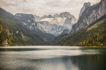 Austria, Gosau, lake and mountains - KVF000087