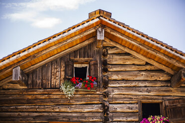 Austria, Gosau, wooden house with flower box - KVF000050