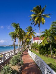 Karibik, Antillen, Kleine Antillen, St. Lucia, Blick vom Hotel auf den Strand von Rodney Bay - AM001955