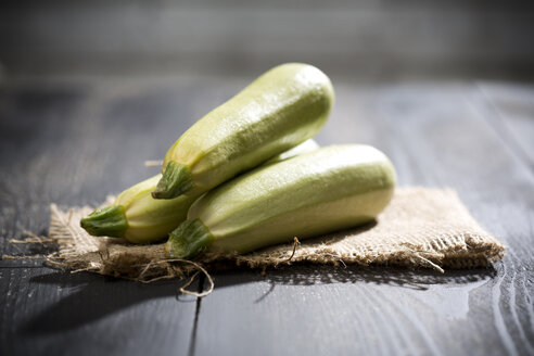 Weiße Zucchini - MAEF008190