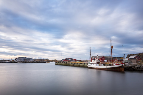 Norwegen, Lofoten, Austvagoy, Hafen von Laukvik, lizenzfreies Stockfoto