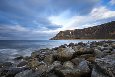 Scandinavia, Norway, Lofoten, rocks and waves at the coastline of Unstad - STSF000364