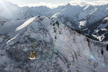 Austria, Vorarlberg, Riezlern, Mountainscape with cable car in winter - MUM000064