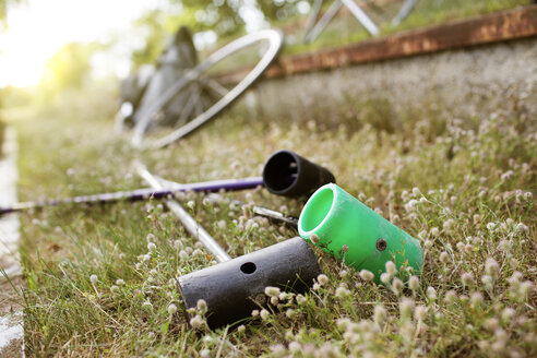 Germany, Hannover, Bike polo sticks lying in grass - MUMF000070